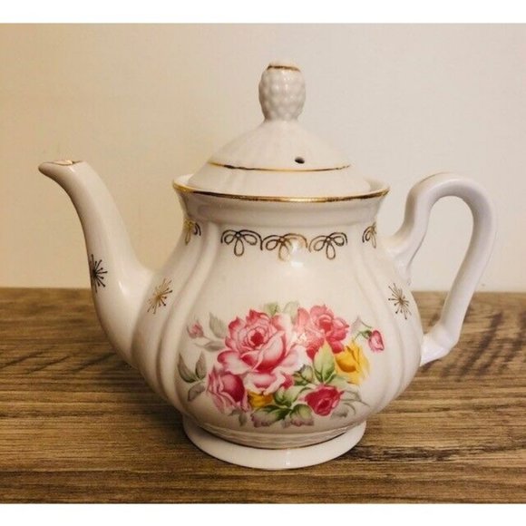 The Tuscany Dining The Toscany Teapot With Flower And Gold Trim